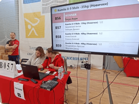 TV тақтасы: kumite 35kg экраны, қазылар