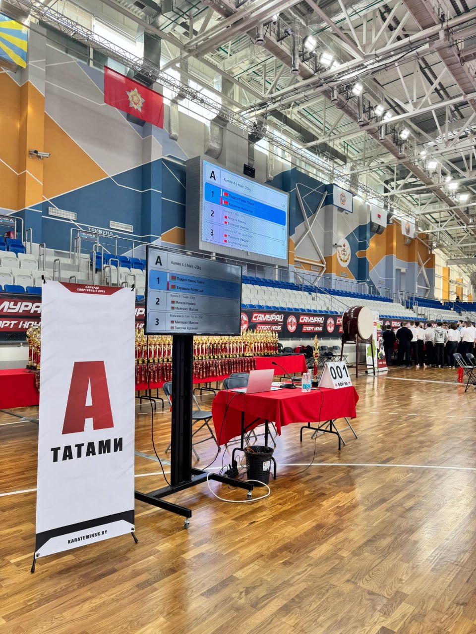 Tatemii A la Samurai Open Cup 2025: tablo-ul, masa secretariatului și cupele Tatemii A la Samurai Open Cup 2025: tablo-ul, masa secretariatului și cupele