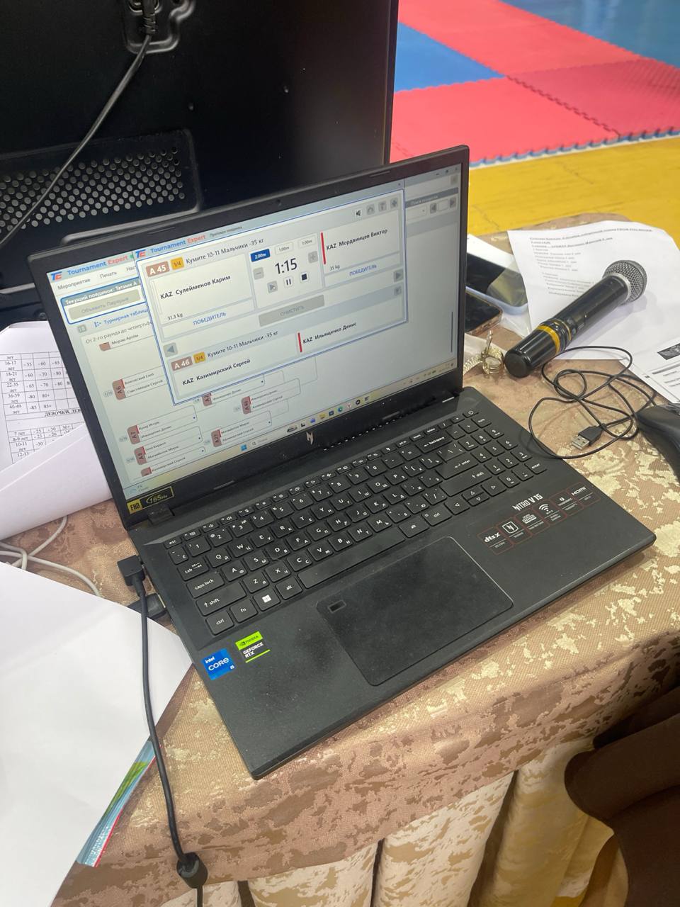 Tournament Expert pe un laptop: grila turneului și cronometre în timp real Tournament Expert pe un laptop: grila turneului și cronometre în timp real